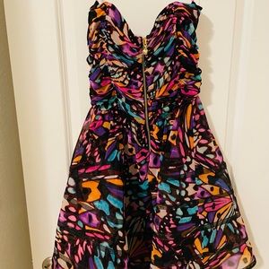 NWT strapless, butterfly like print Betsey Johnson dress. Zip front closure.
